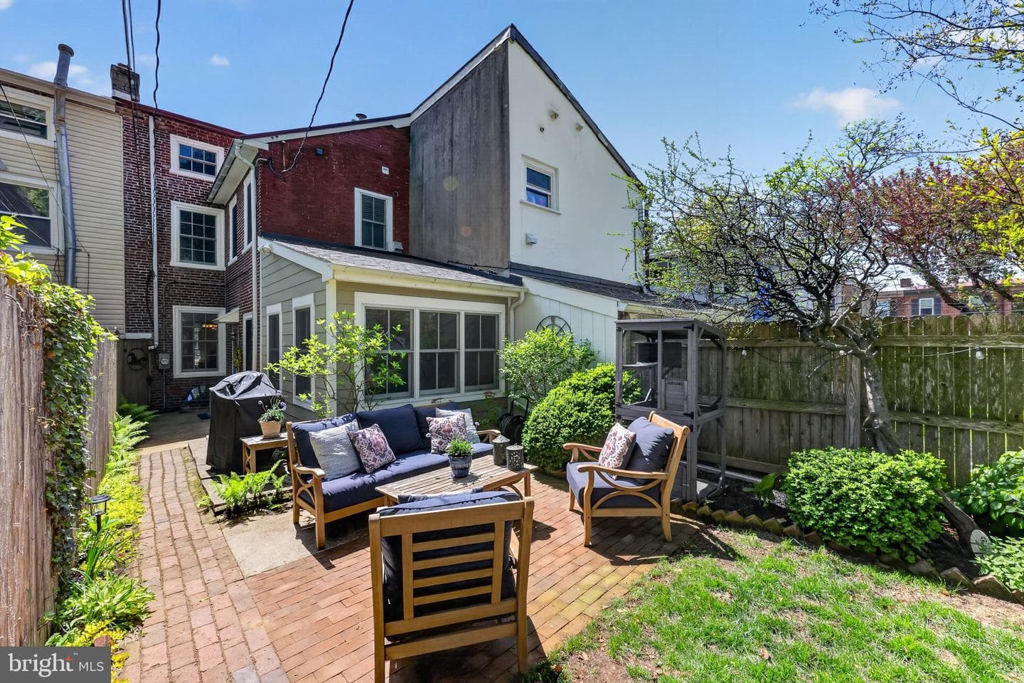 237 W Barnard Street photo 30