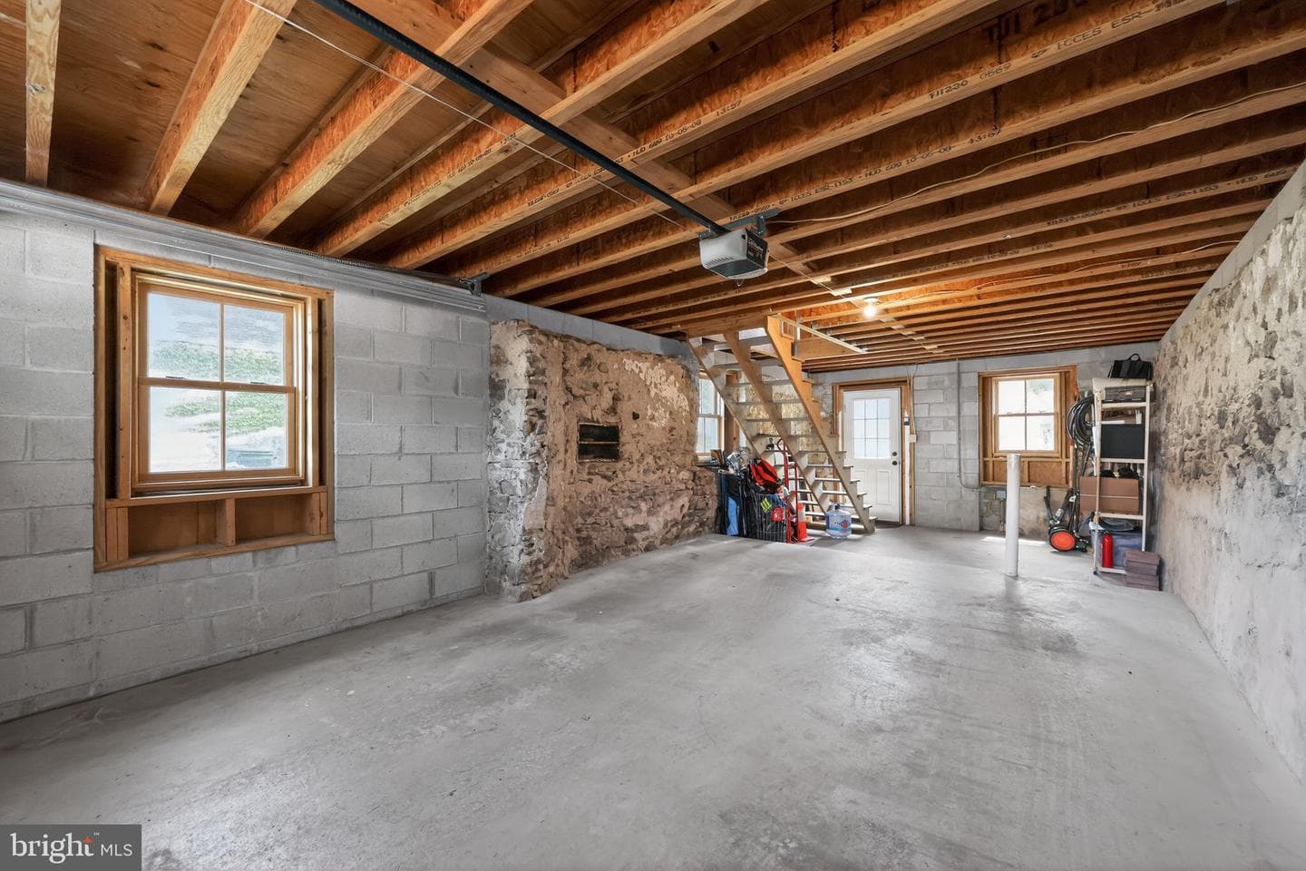 237 W Barnard Street photo 32