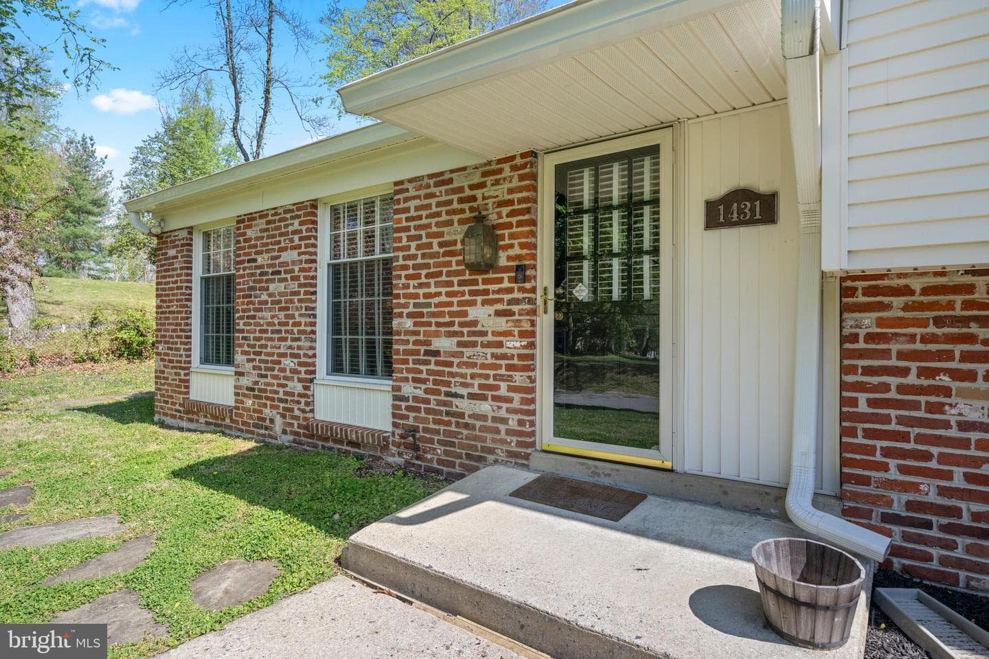 1431 Clover Lane photo 5