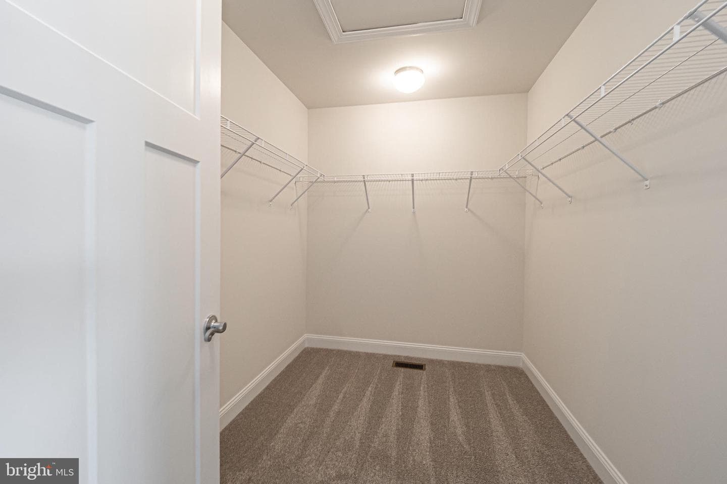 604 Albion Place photo 11