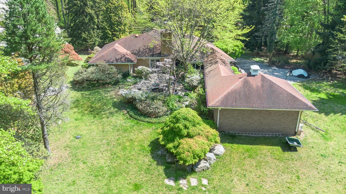 501 Webb Road photo 10