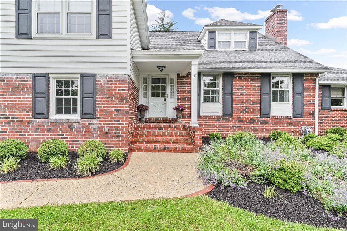 1026 Waltham Road photo 2