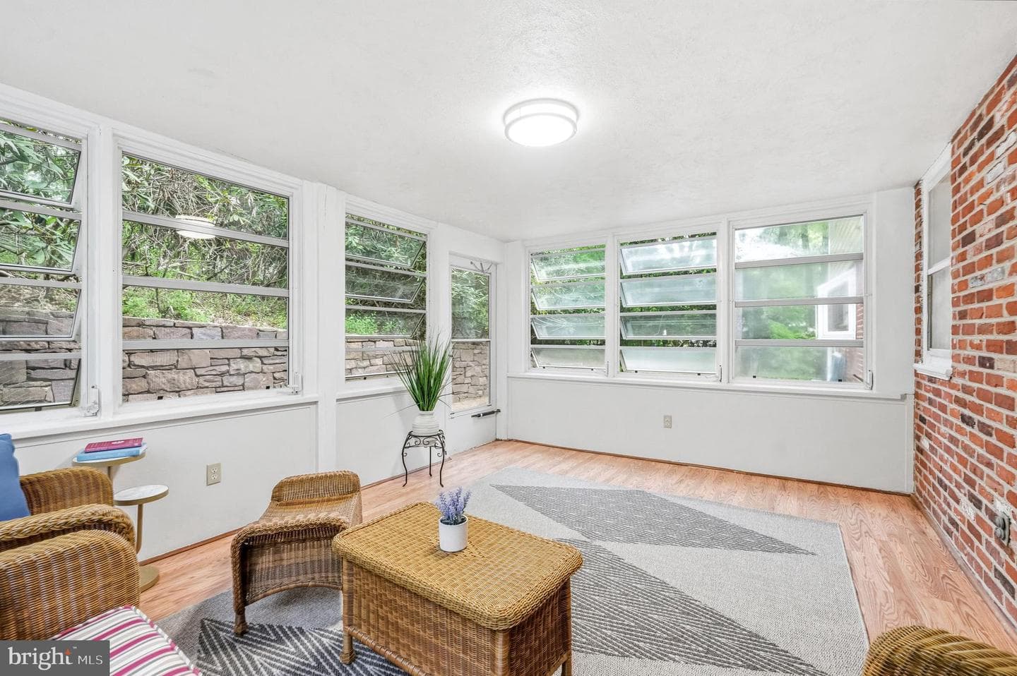 407 Margo Lane photo 32