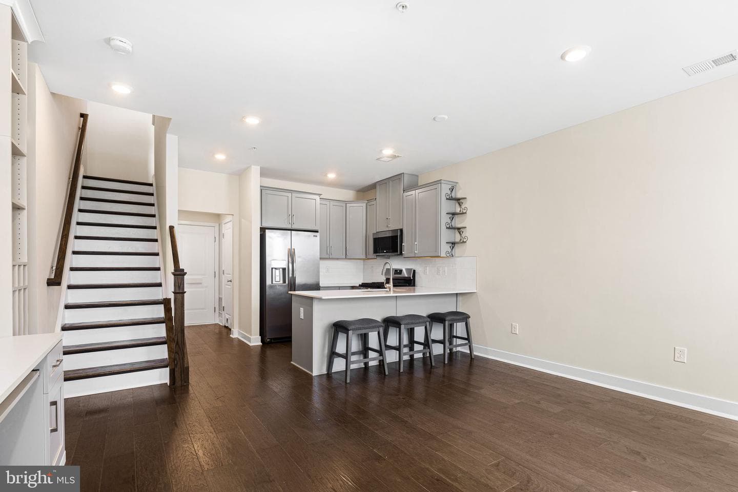 369 Foundry Street photo 6