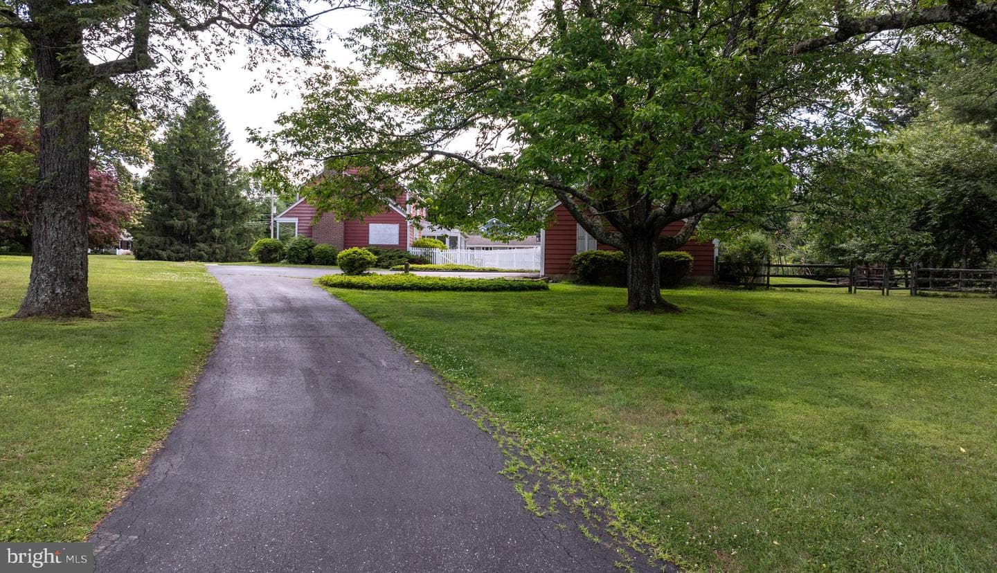 1929 Hillendale Road photo 13