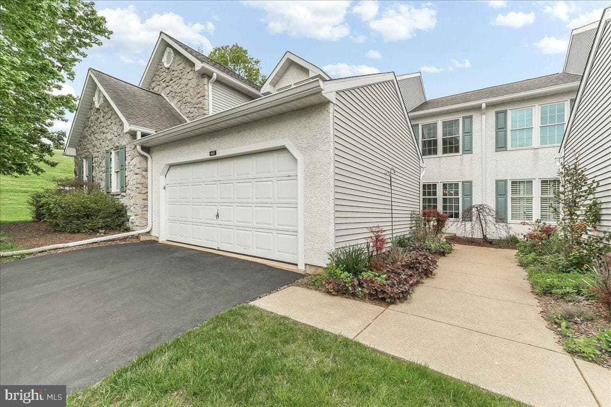 402 Sumner Way, West Chester