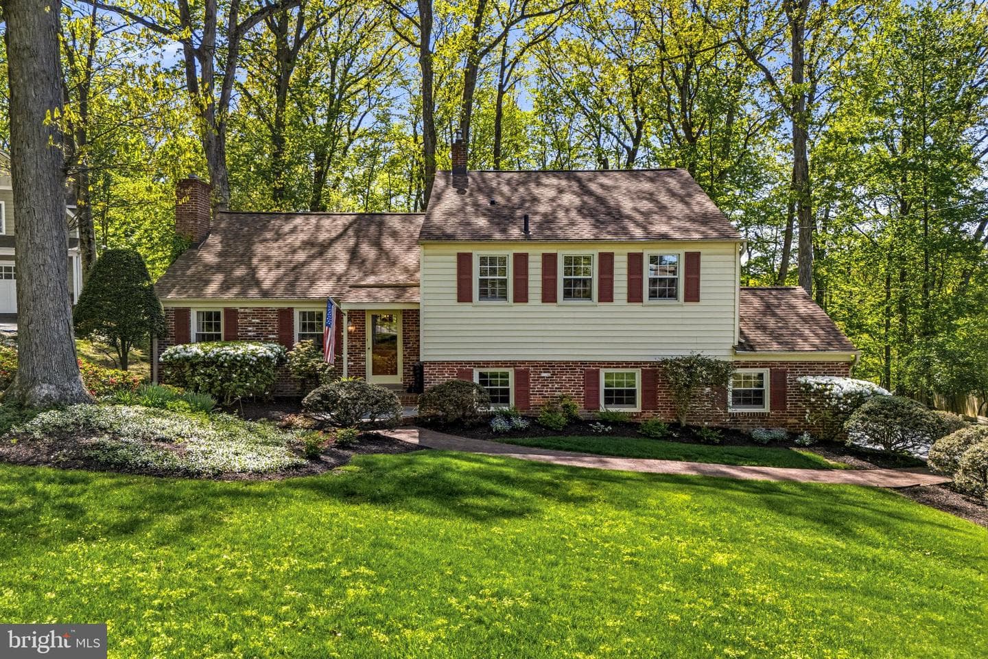 388 Castlewood Drive photo 3