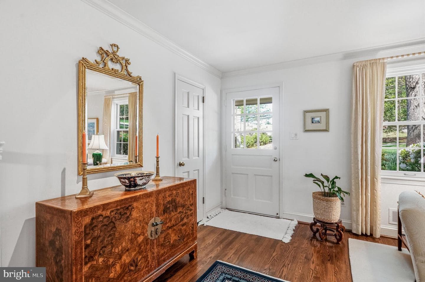 388 Castlewood Drive photo 4