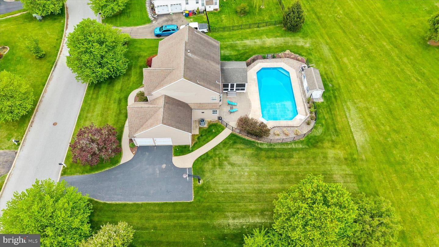 17 Allsmeer Drive photo 6