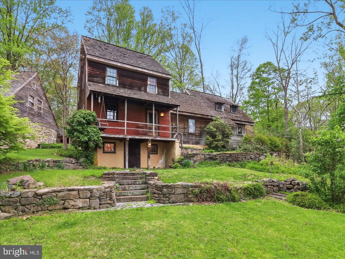 3063 Creek Road photo 1