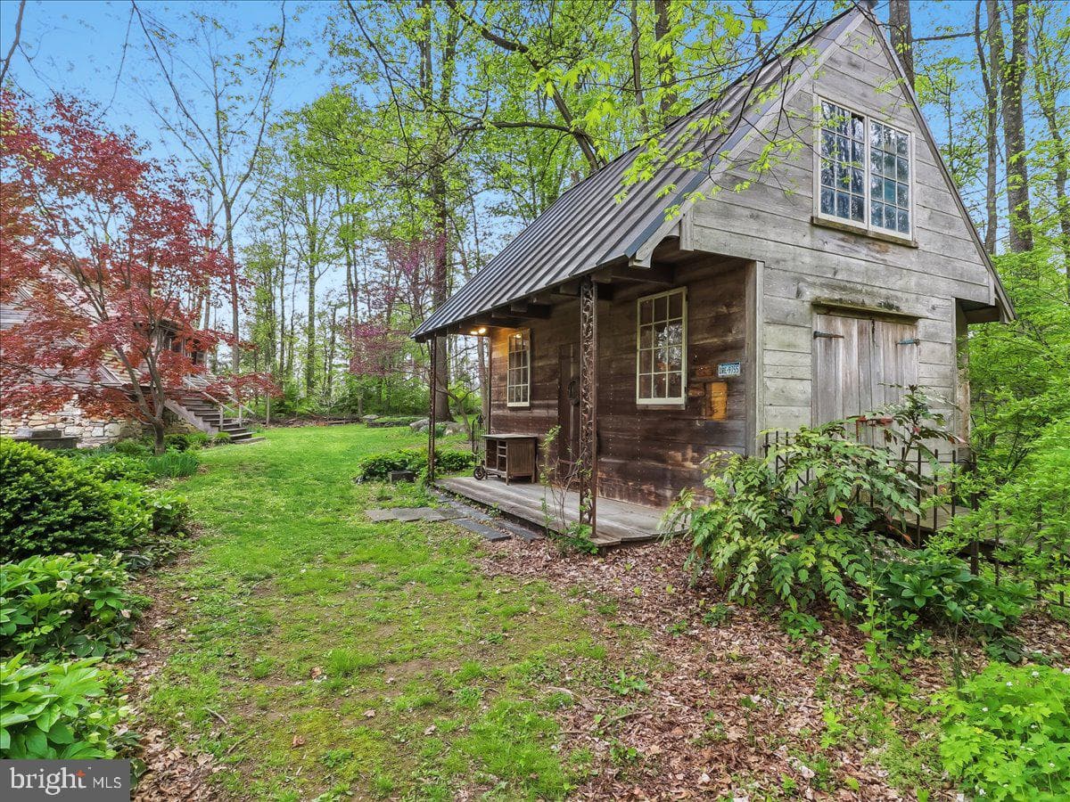 3063 Creek Road photo 11