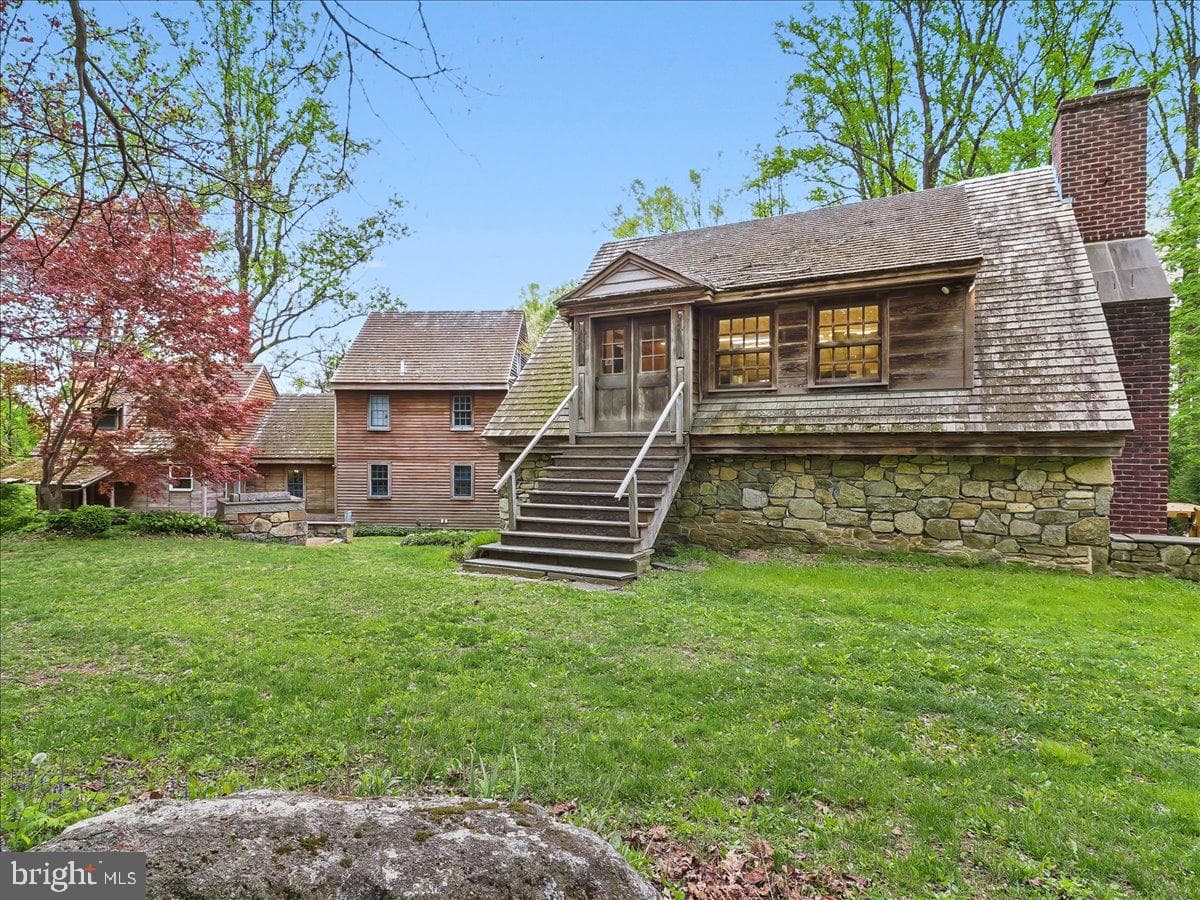 3063 Creek Road photo 17