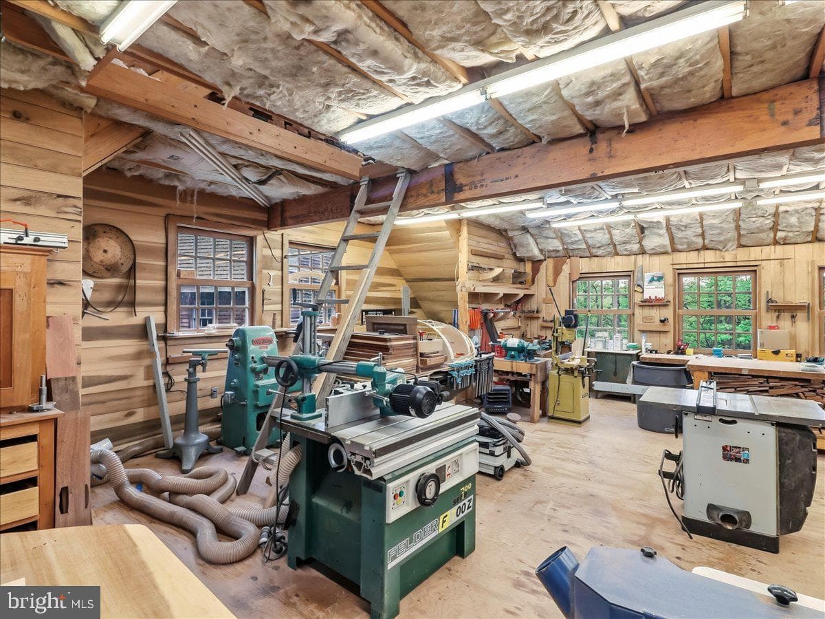 3063 Creek Road photo 18