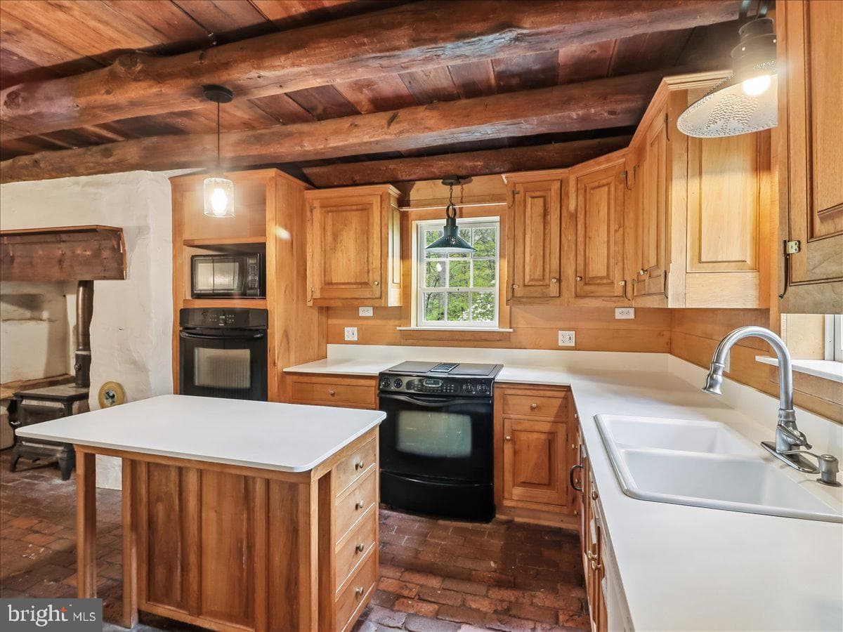 3063 Creek Road photo 23