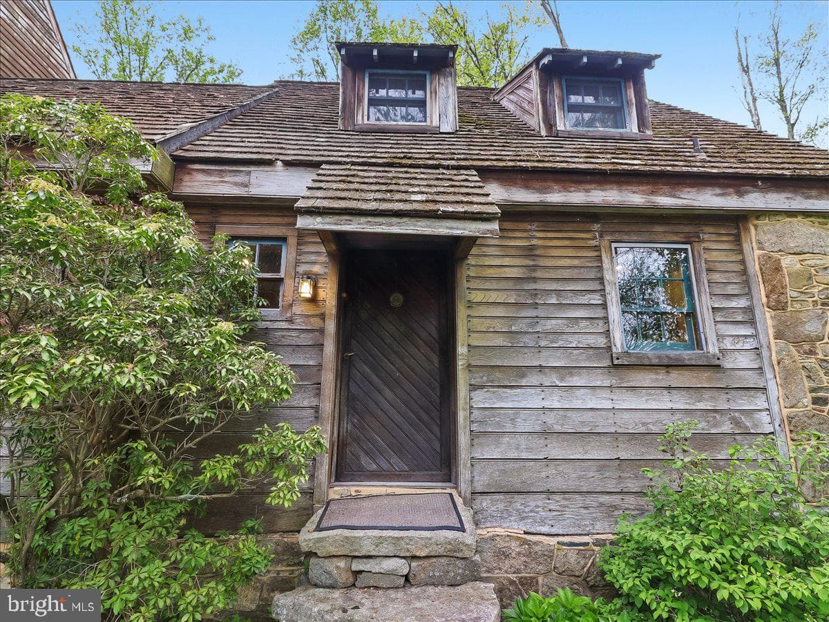 3063 Creek Road photo 3