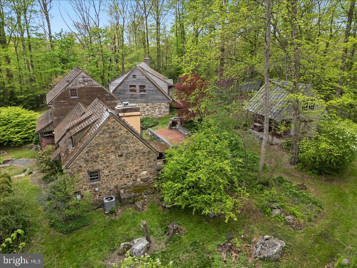 3063 Creek Road photo 37