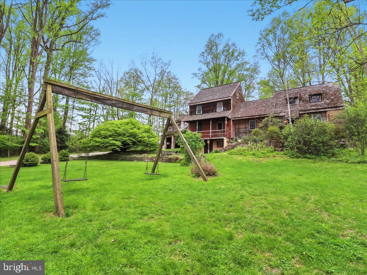 3063 Creek Road photo 4