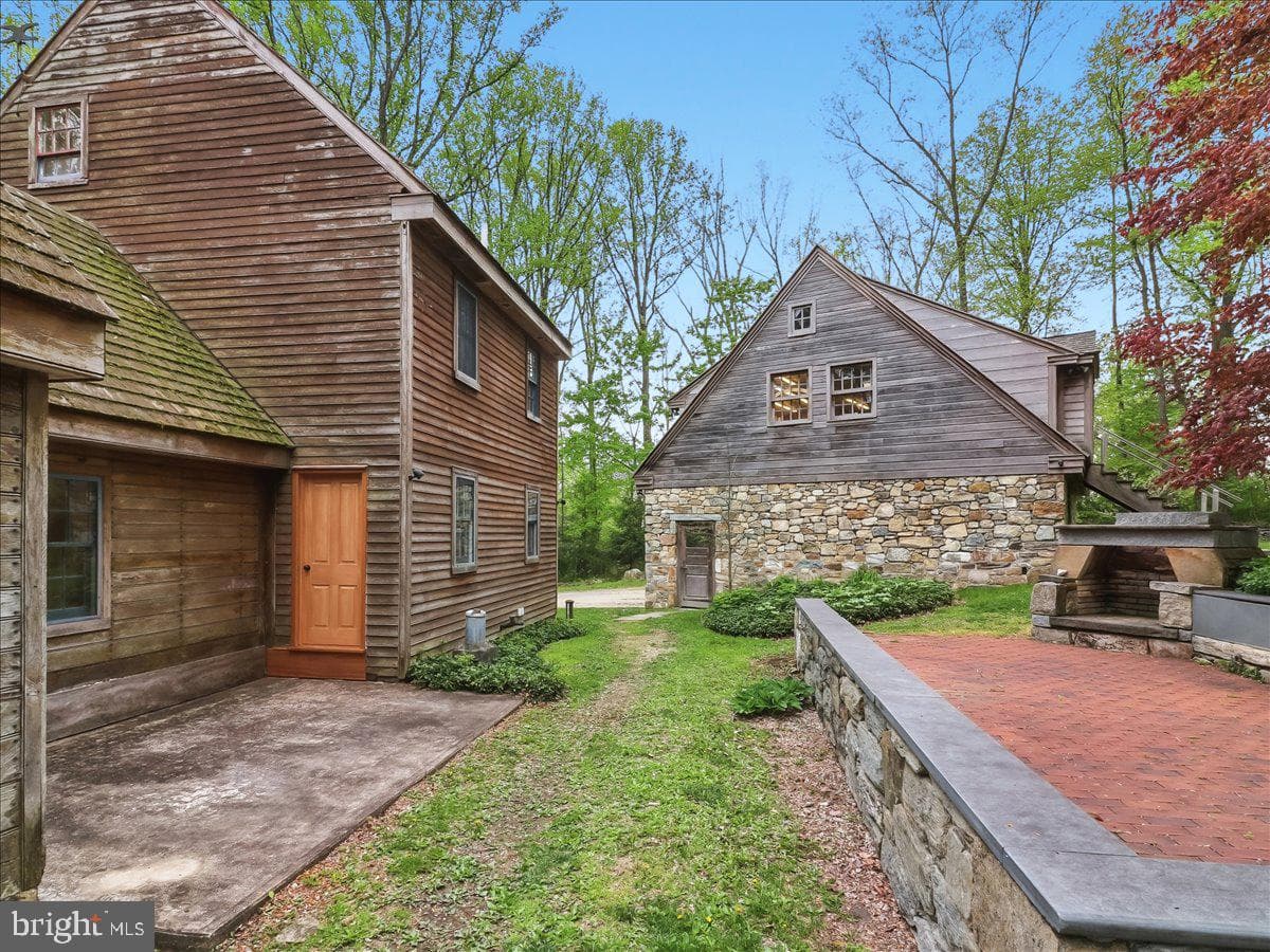3063 Creek Road photo 8