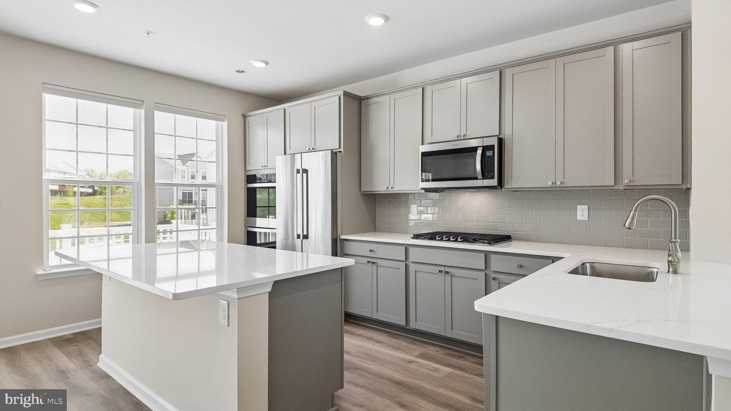 250 Smithworks Boulevard photo 10