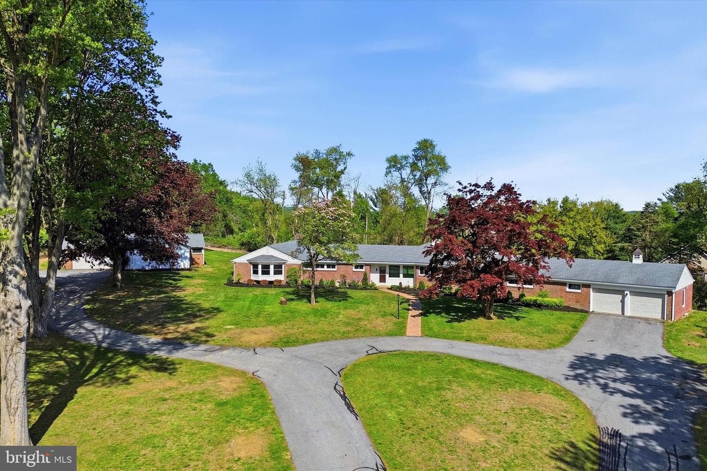 110 Ponds Edge Drive photo 2