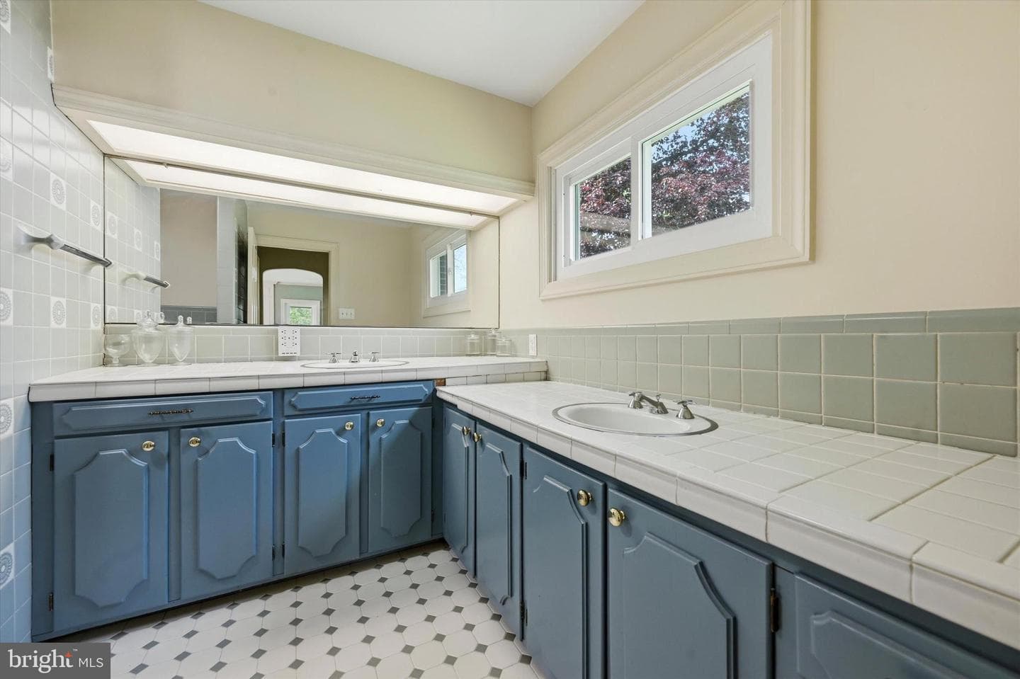 110 Ponds Edge Drive photo 24