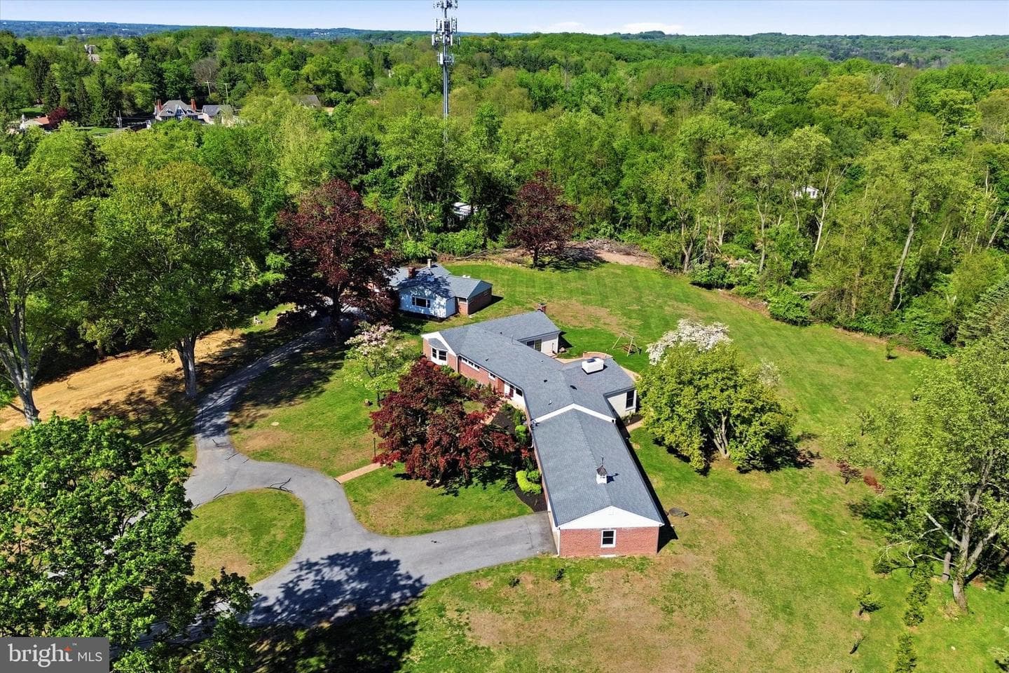 110 Ponds Edge Drive photo 4
