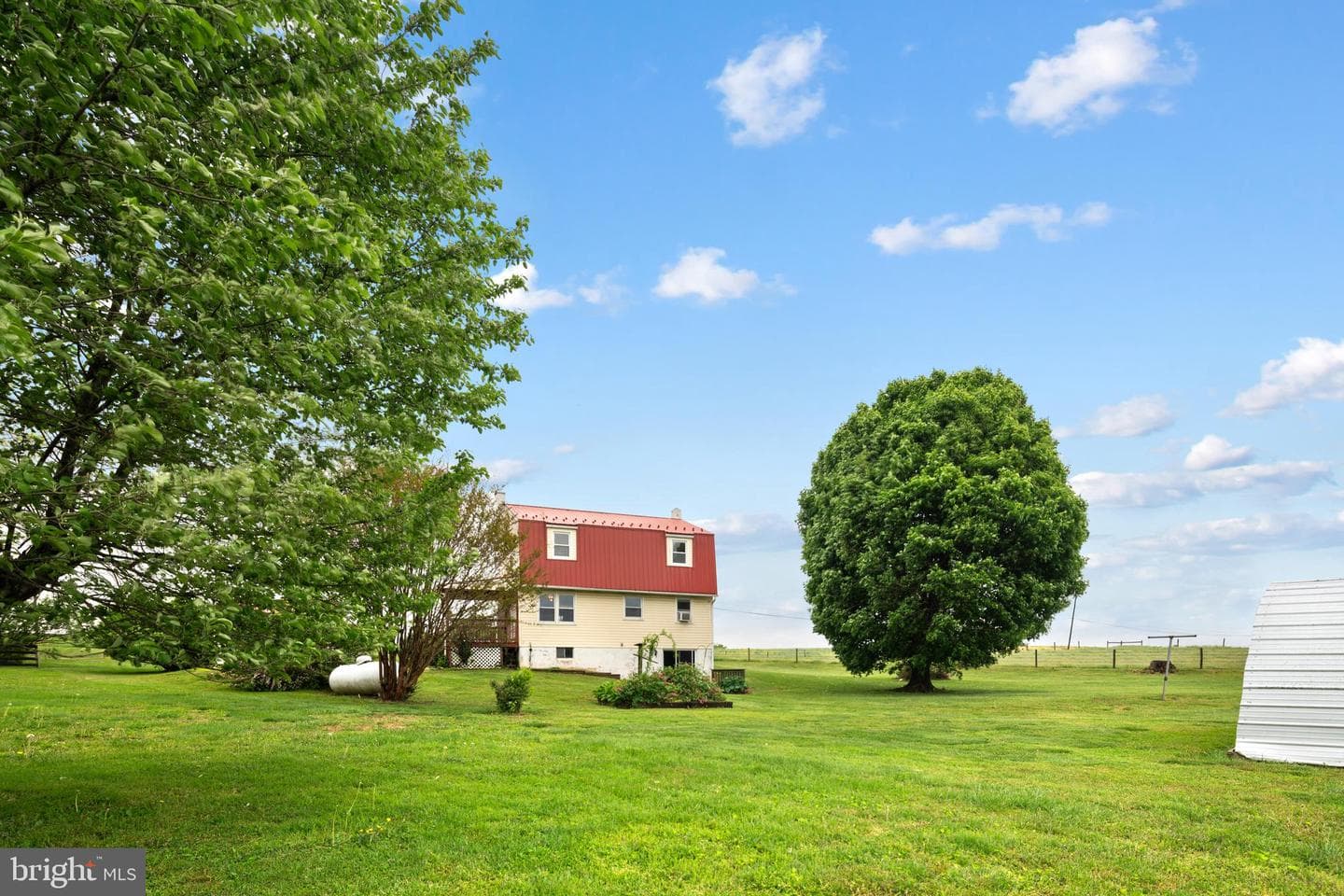 557 Media Road photo 2