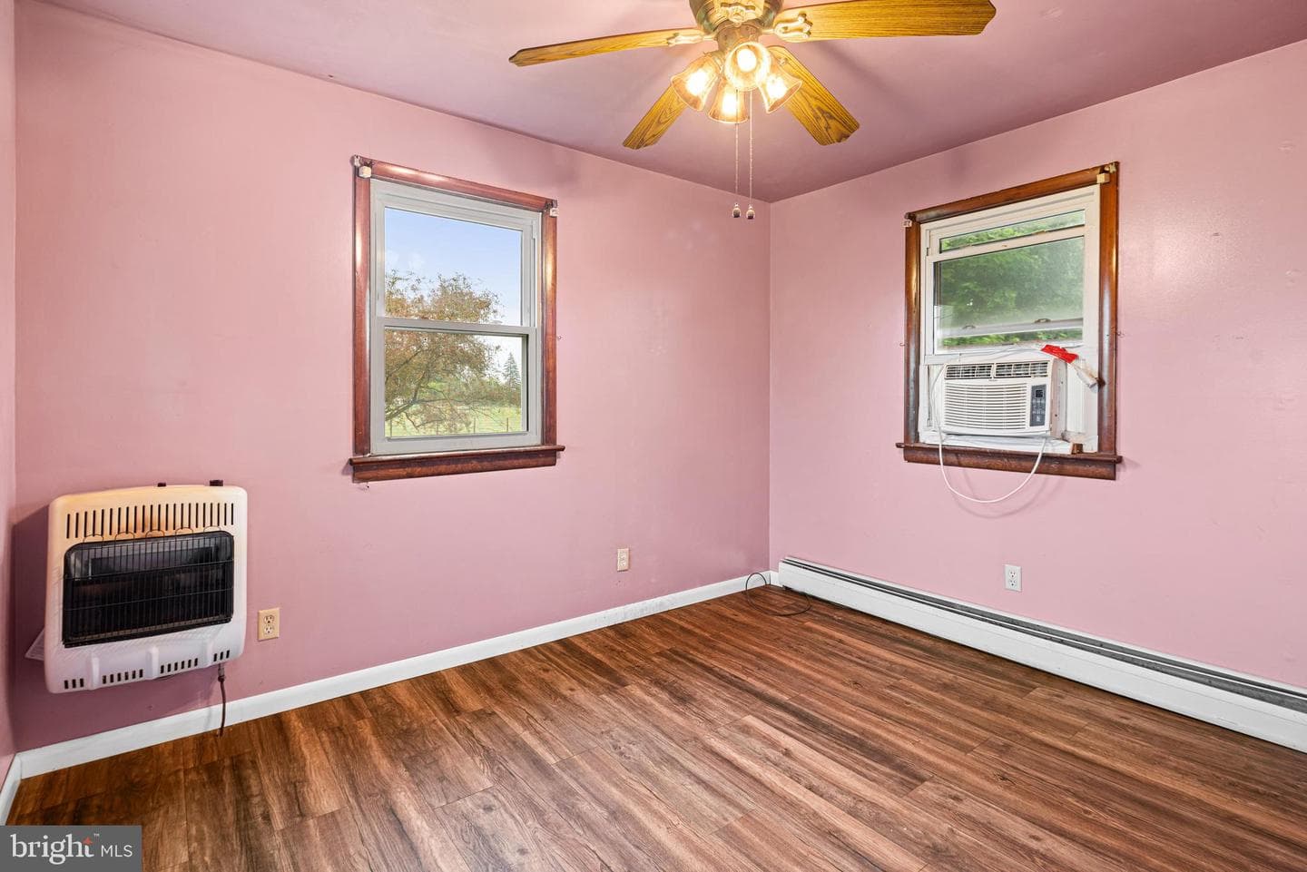 557 Media Road photo 6