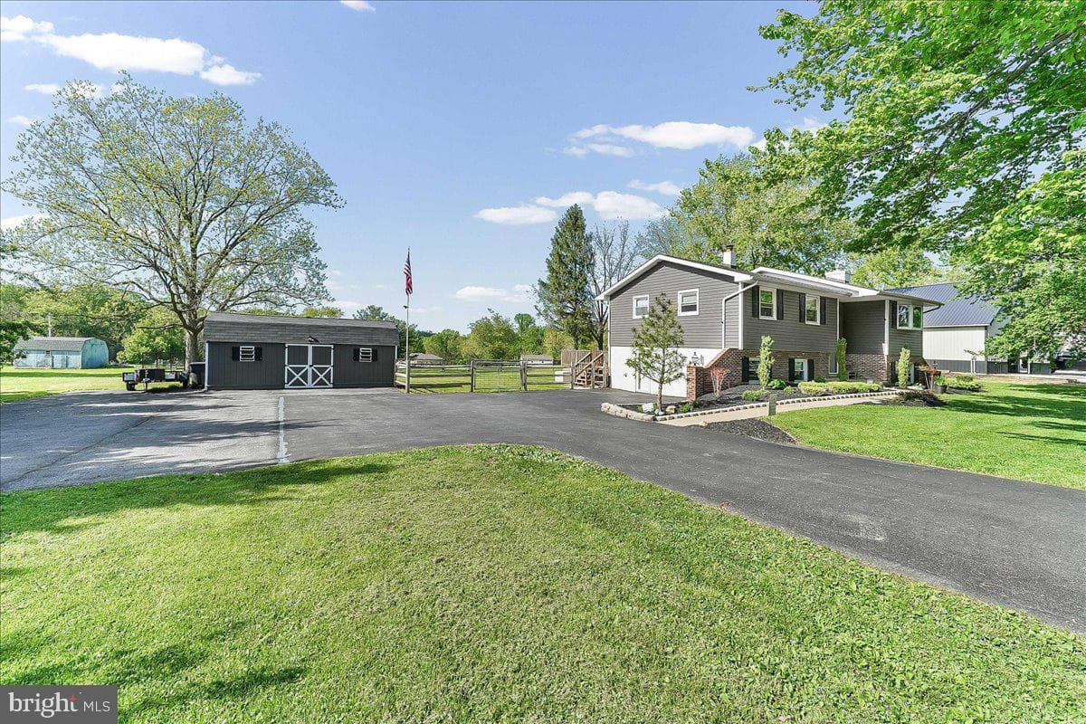 691 State Road photo 2