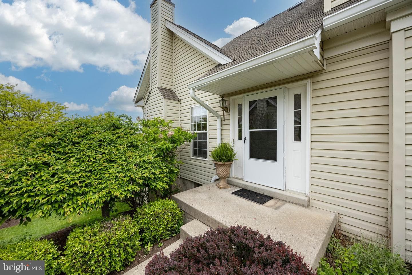223 Silverbell Court photo 2