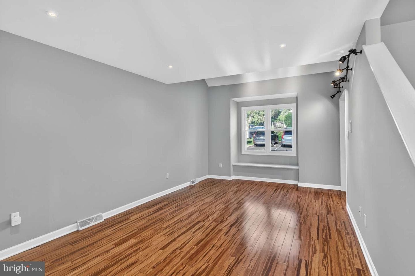 1801 Saint Johnsbury Court photo 3