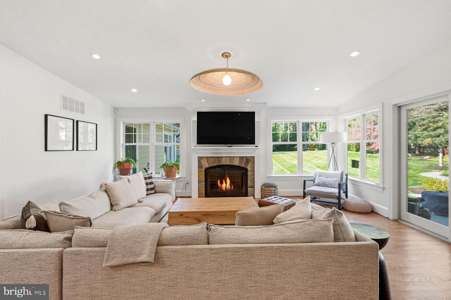 1295 Argyle Road photo 21