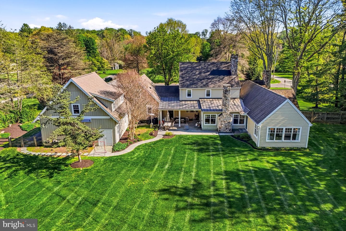 1295 Argyle Road photo 3