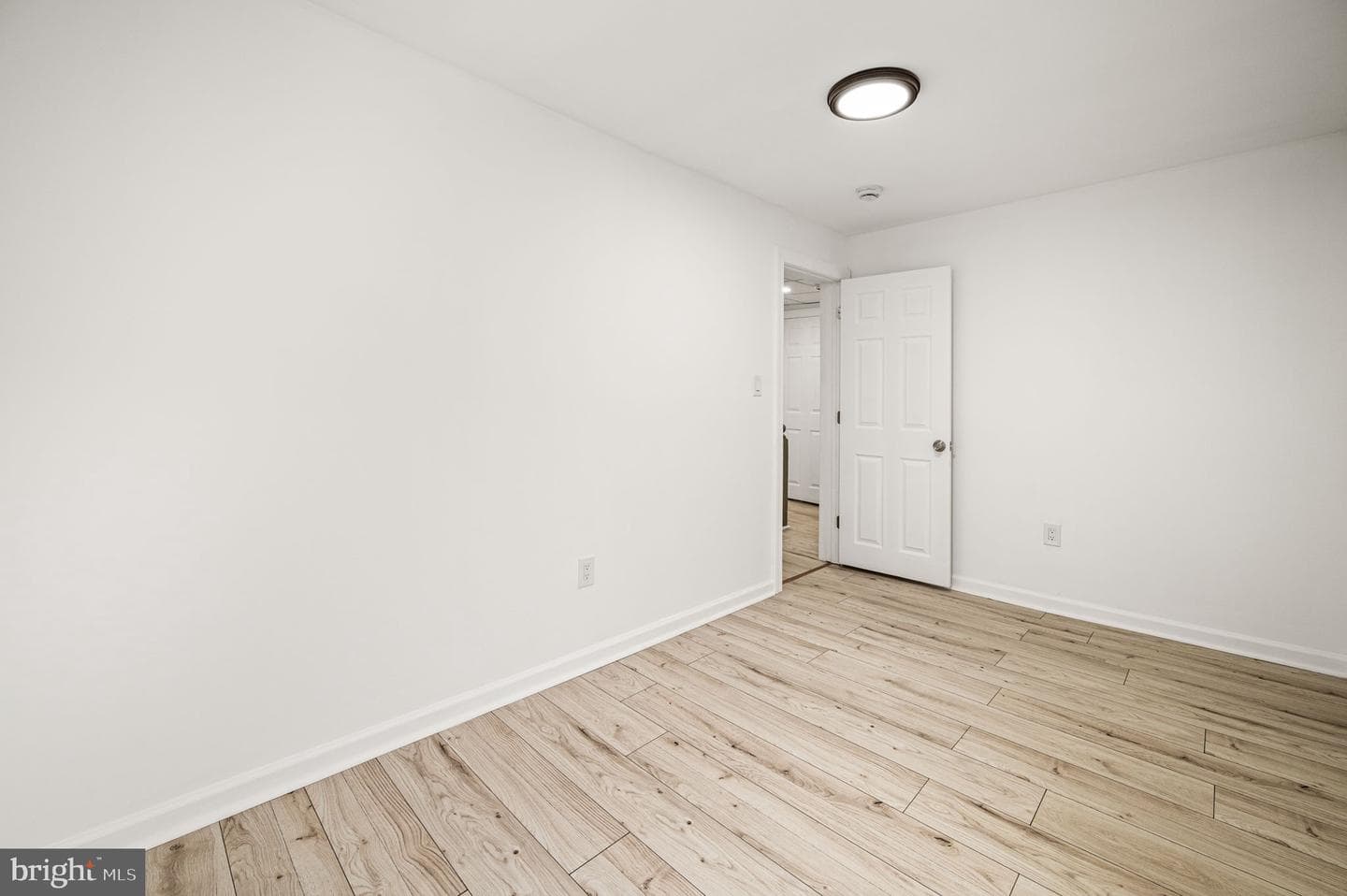 211 Morris Street photo 15