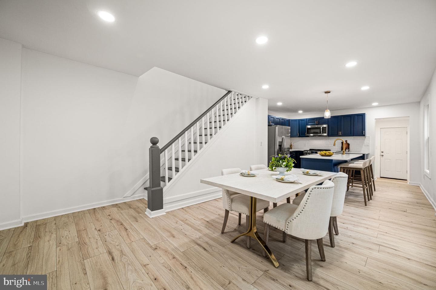 211 Morris Street photo 5
