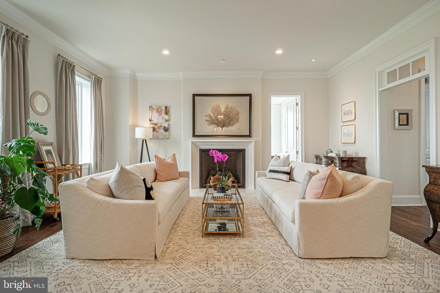 1346 Carolannes Way photo 4