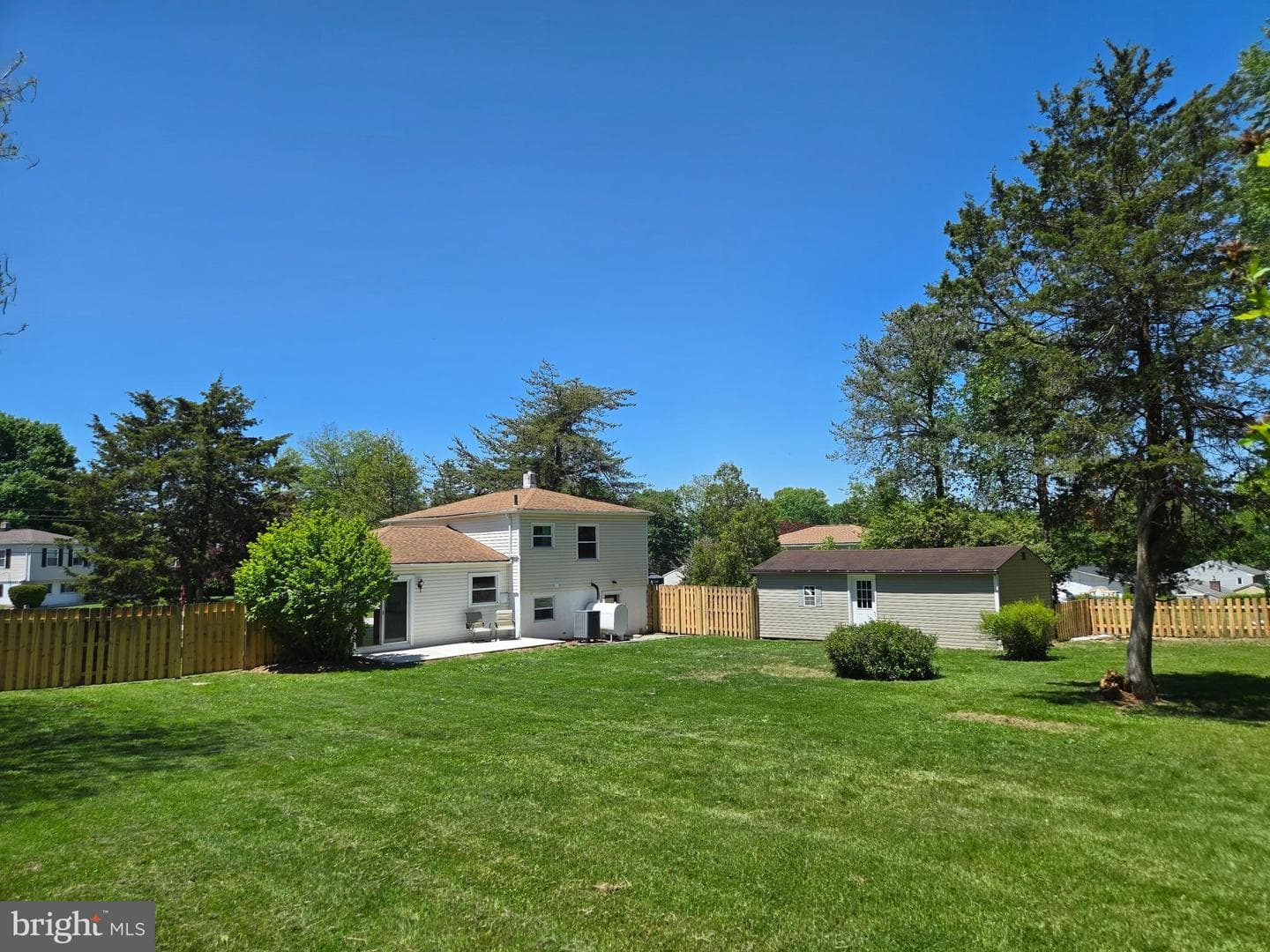 970 Kingsway Drive photo 2