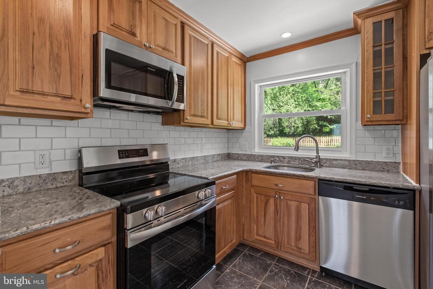 970 Kingsway Drive photo 25