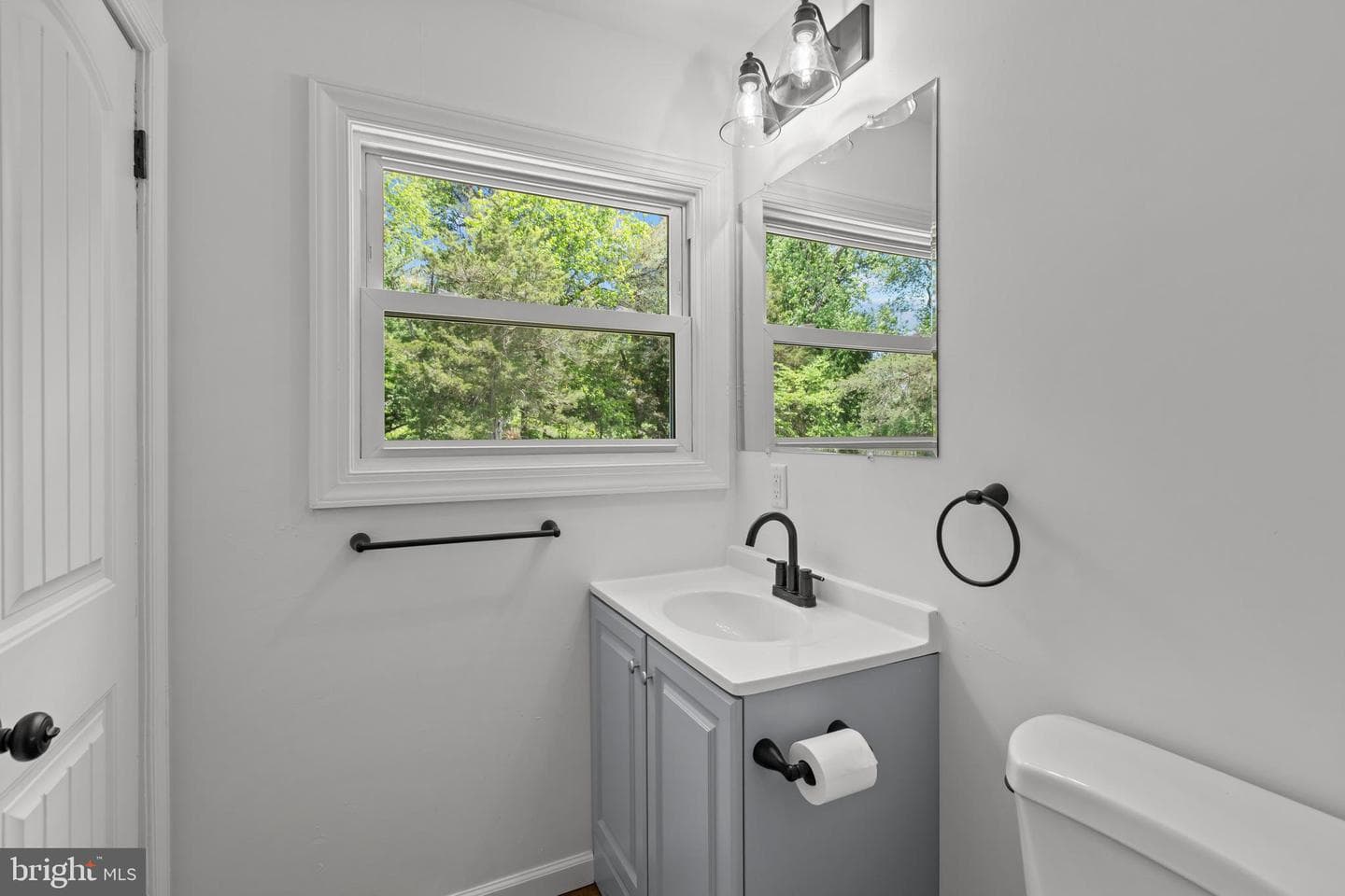 970 Kingsway Drive photo 31