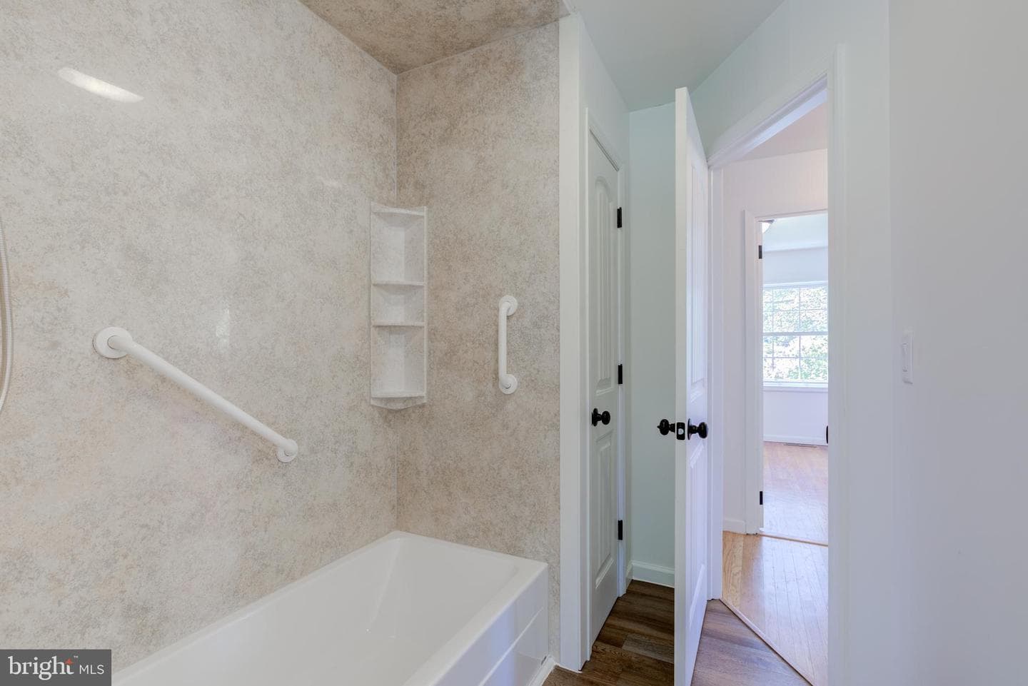 970 Kingsway Drive photo 32