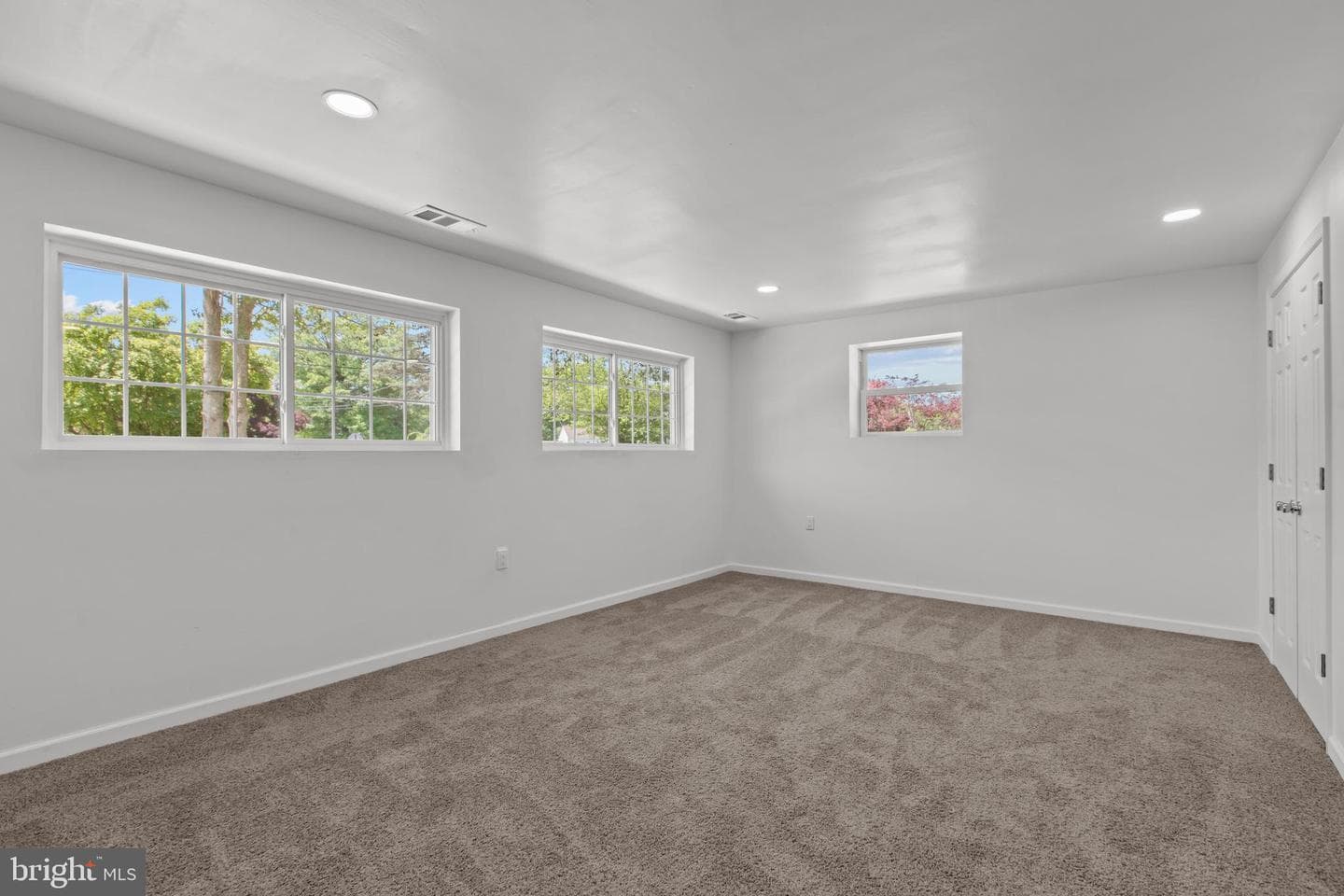 970 Kingsway Drive photo 38