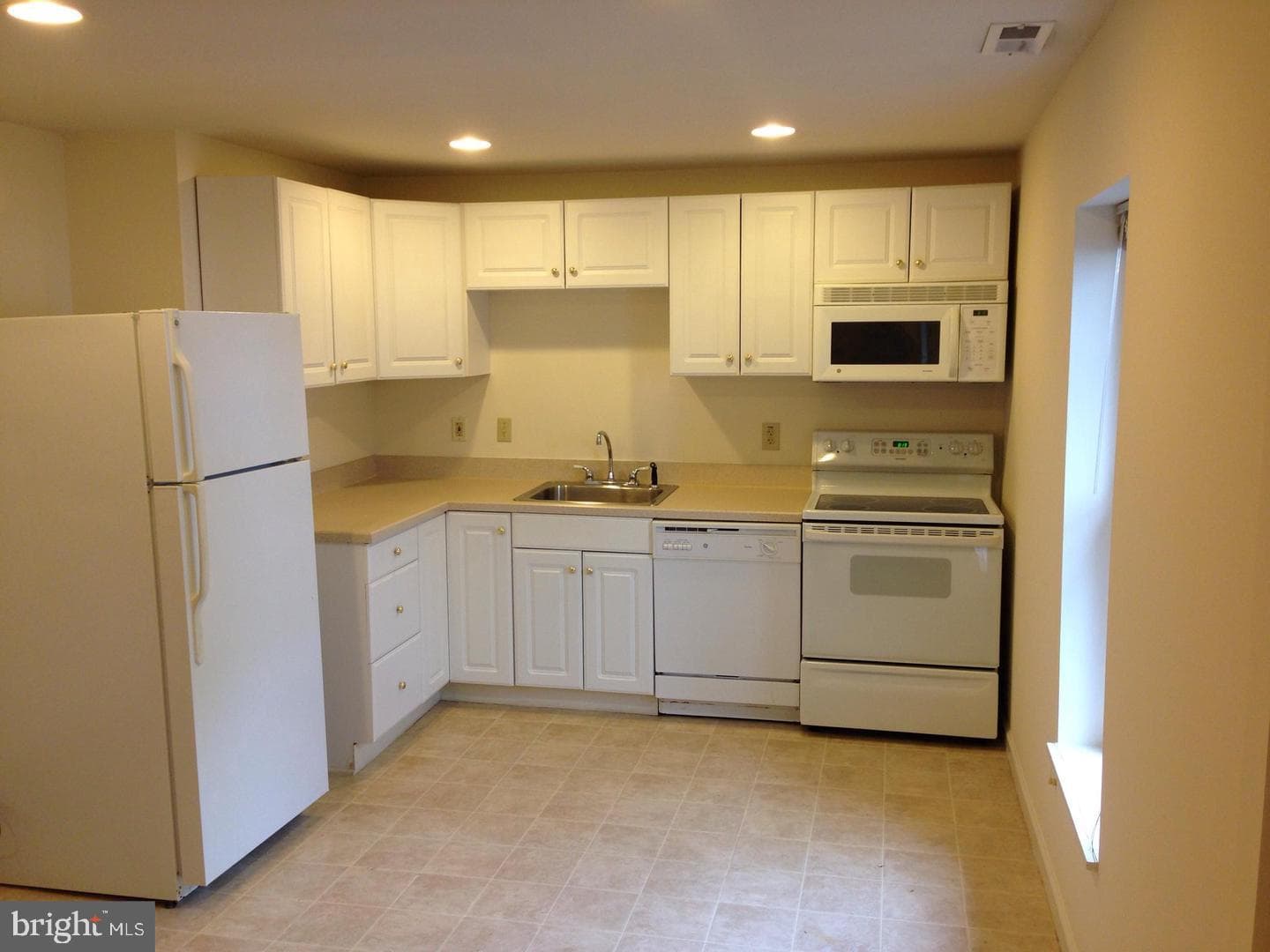 90 W Central Avenue photo 4