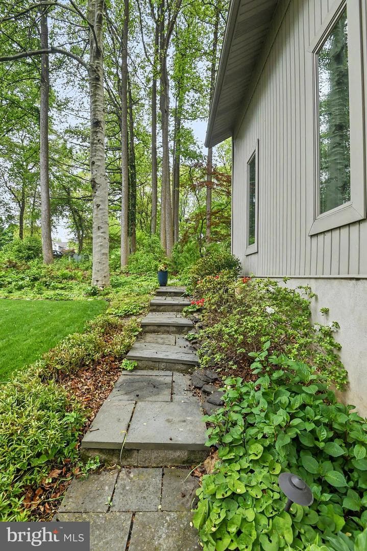 8 Adams Way photo 27