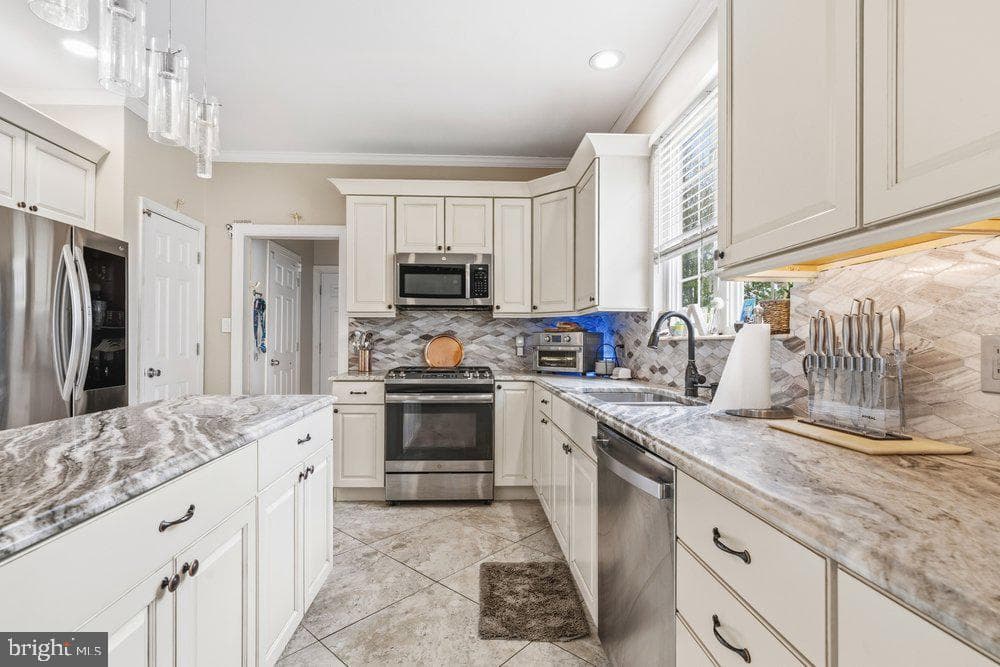 32 Meadow Lane photo 18
