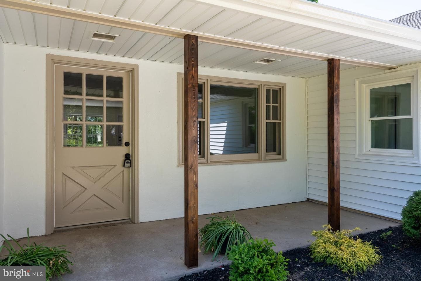 502 Rock Raymond Road photo 2