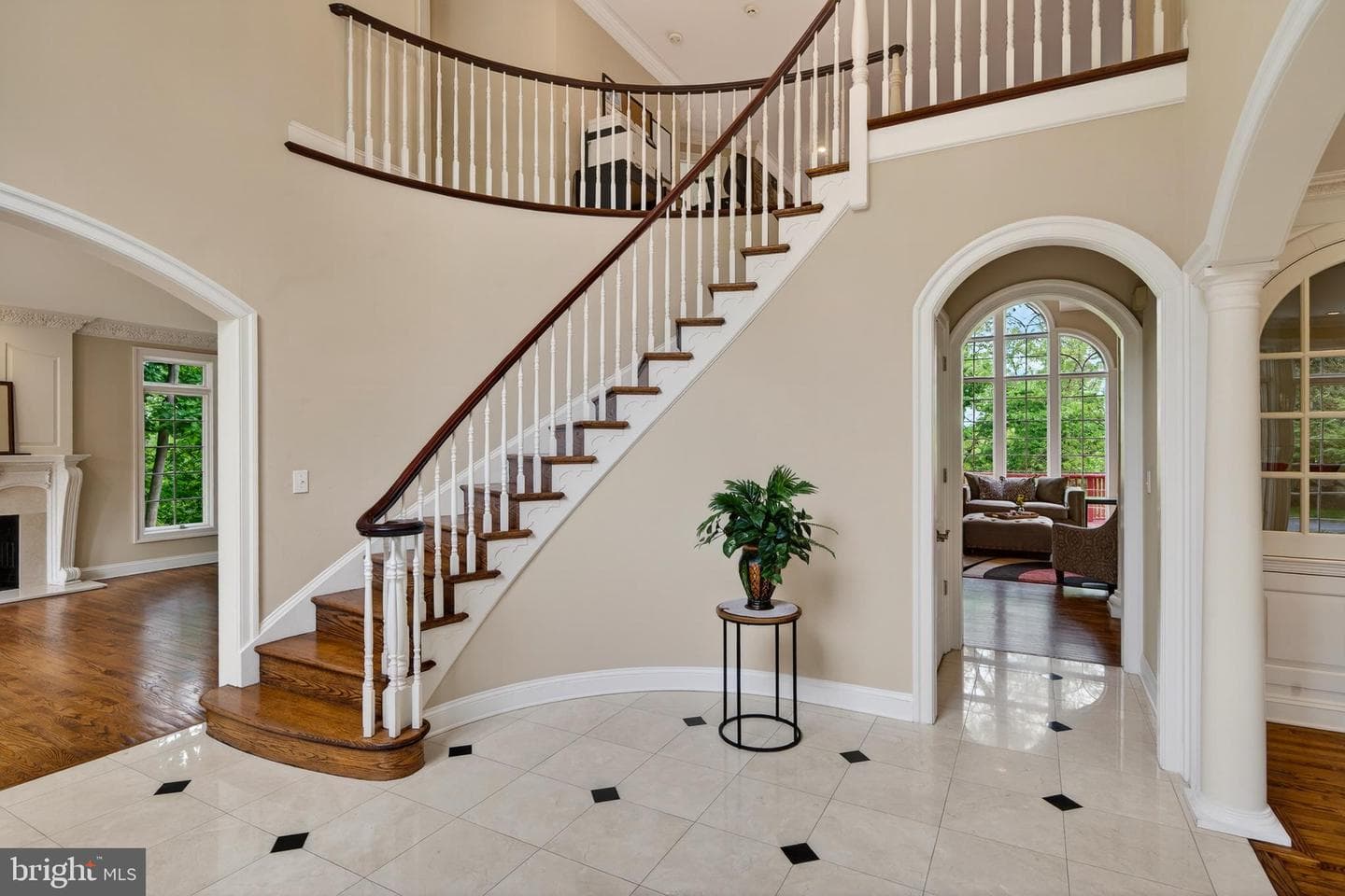 606 Longchamps Drive, Devon