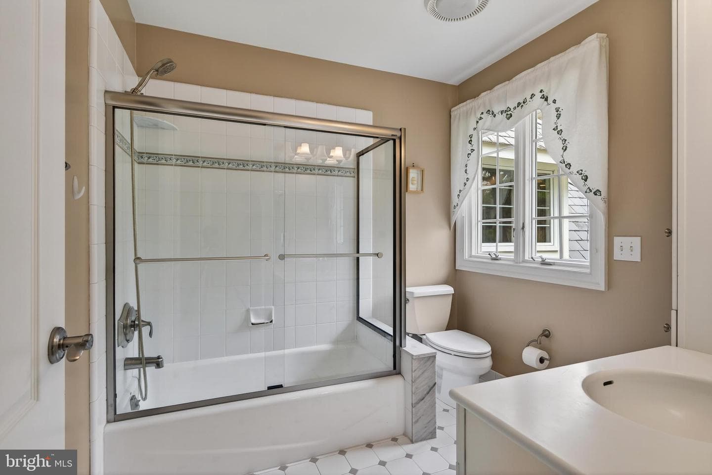 606 Longchamps Drive photo 36