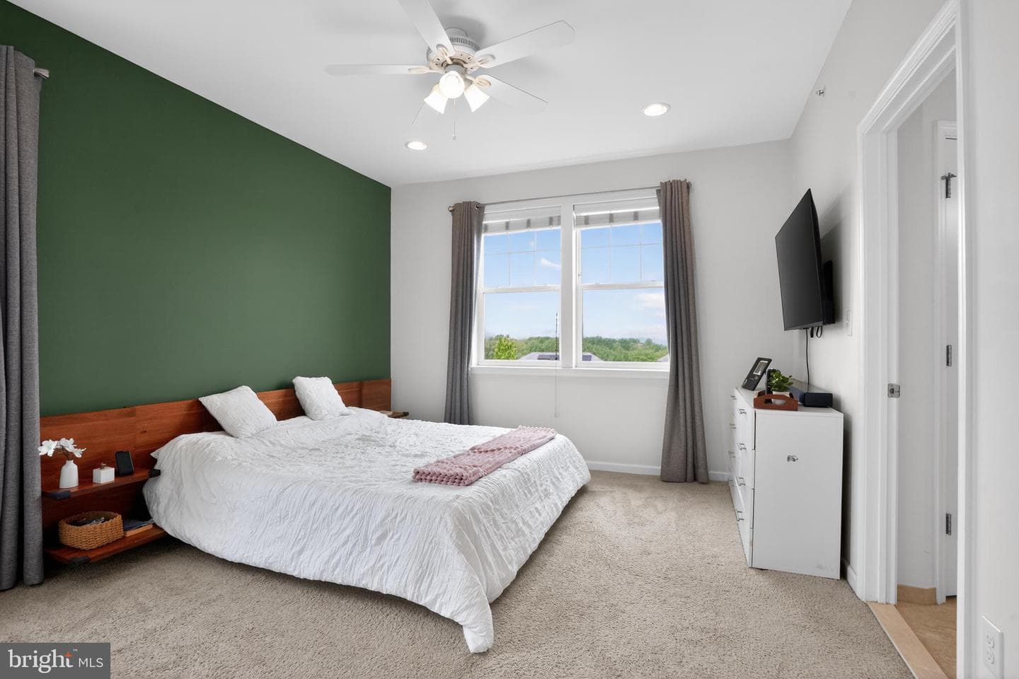 319 Dawson Place photo 11