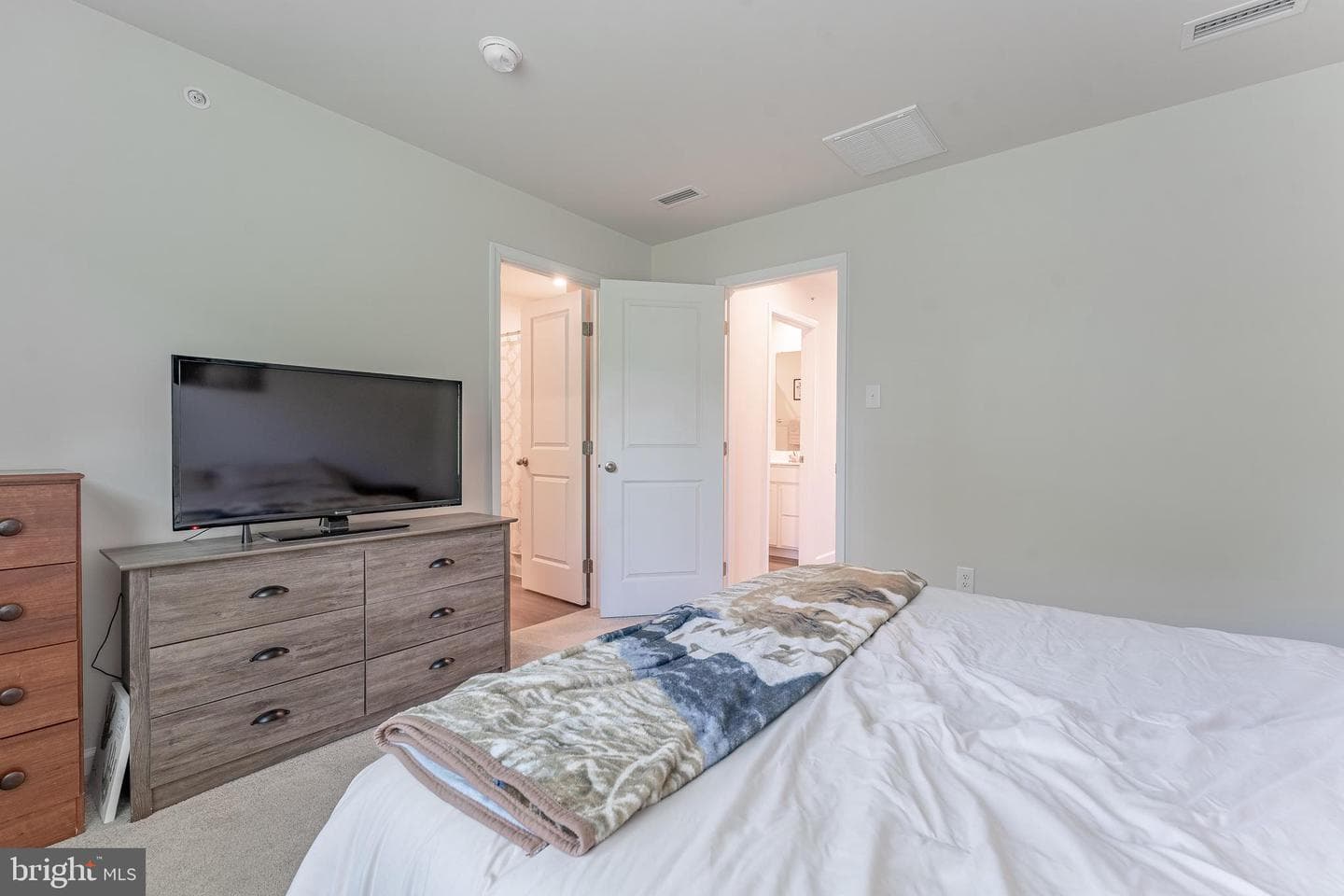 235 Hamilton Lane photo 24