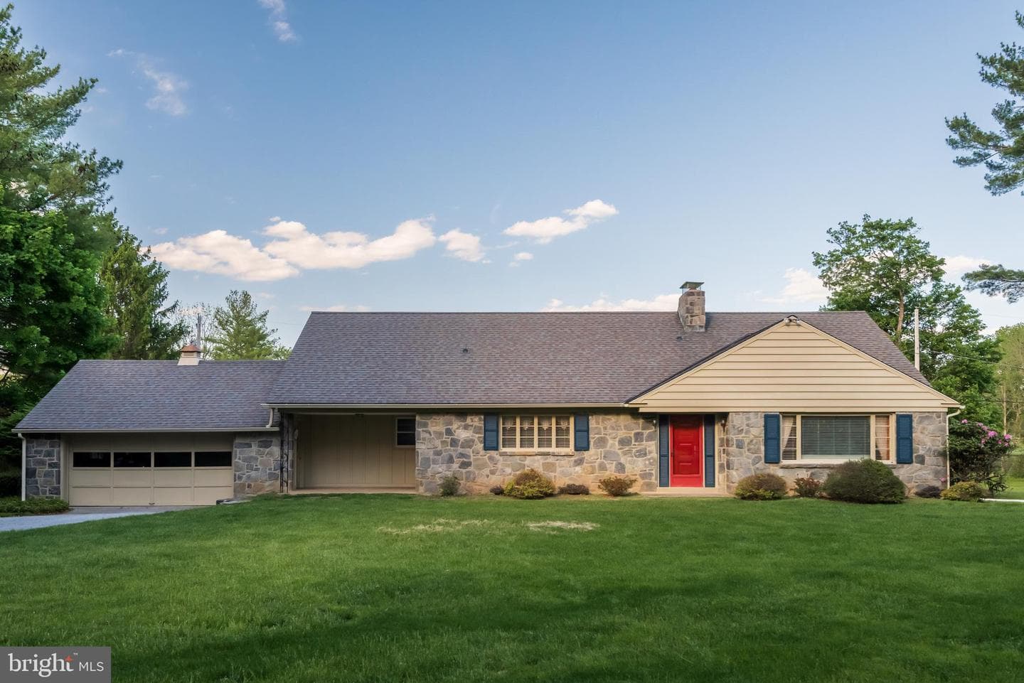1515 N Valley Road photo 1